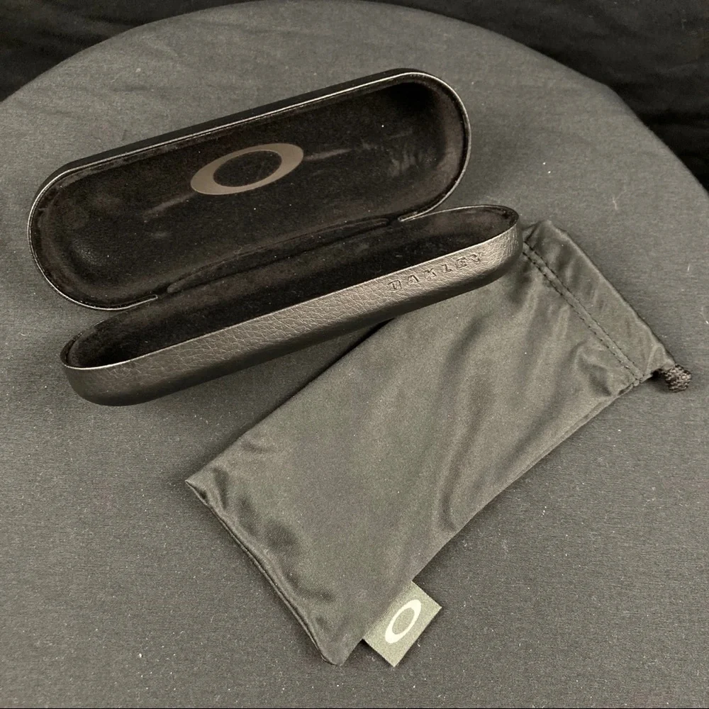 Oakley sunglasses case - Picture 1 of 6